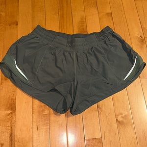 Lululemon Hotty Hot Low Rise Short 2.5”